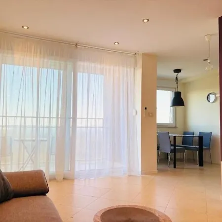 Family - Sea View דירה *